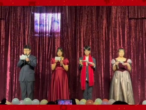 第 一屆校園藝術節(jié)高一年級才藝表演