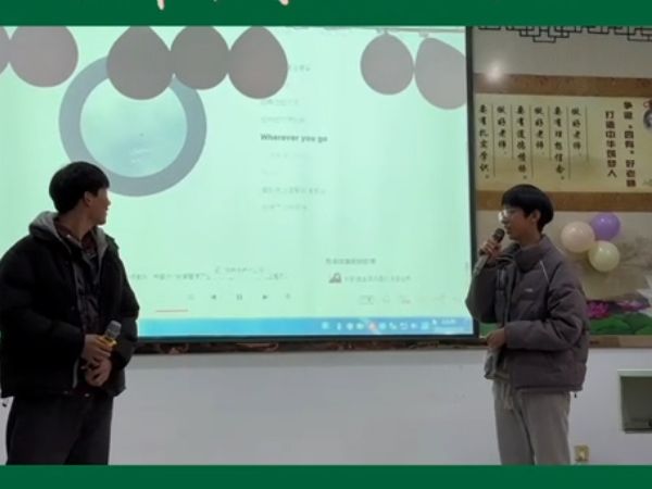 第 一屆校園藝術節(jié)高三年級才藝表演